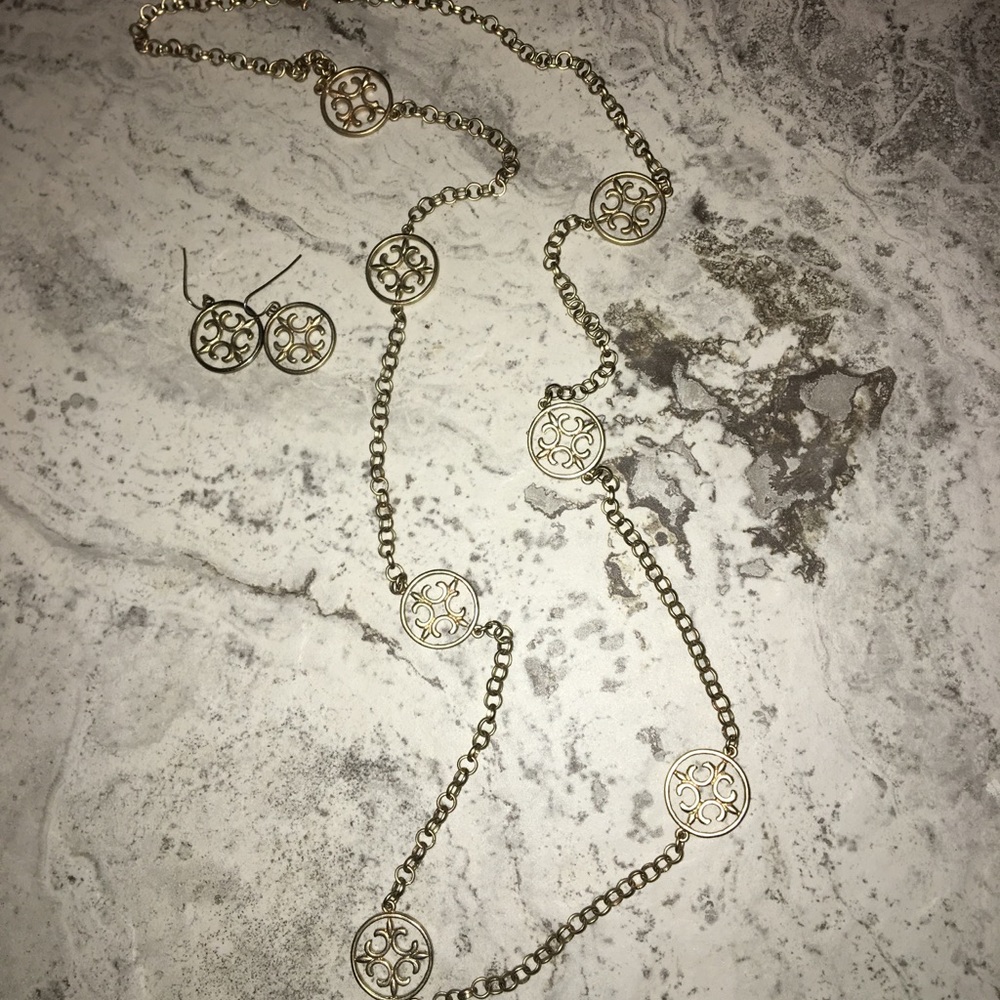 Necklace and earring set